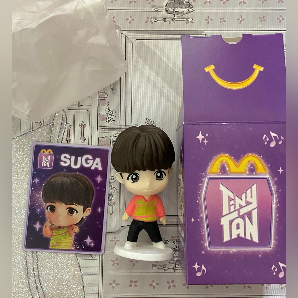 TinyTAN SUGA Figurine with Card